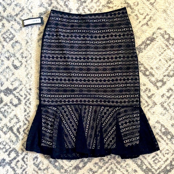 Black lace pencil skirt - Picture 1 of 2